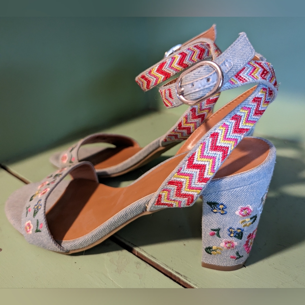 Indigo Rd. Embroidered Sandals, Heels, Size 8.5